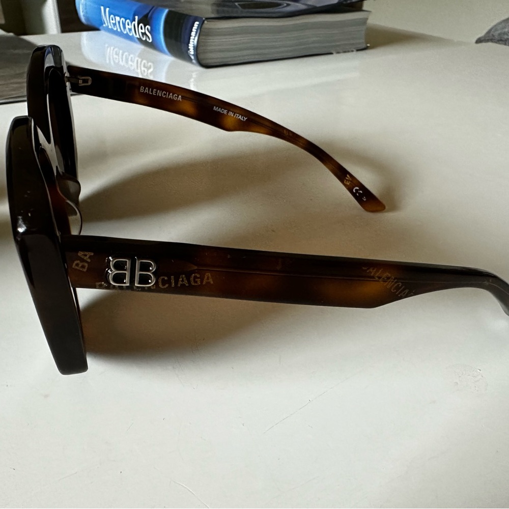 Balenciaga authentic sunglasses - Picture 2 of 9
